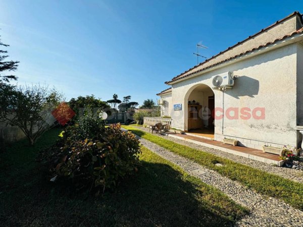 casa indipendente in vendita a Terracina