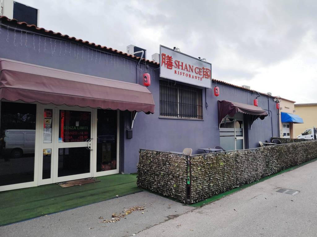 locale commerciale in vendita a Terracina