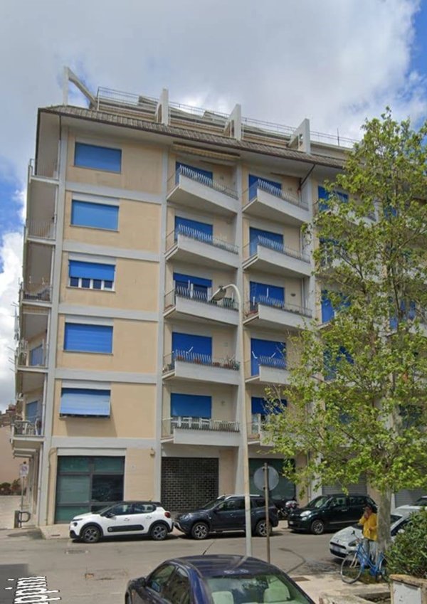 negozio in vendita a Terracina