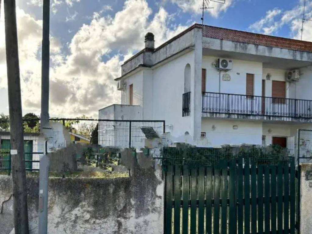 casa indipendente in vendita a Terracina in zona Hermada