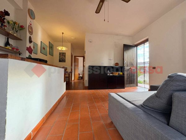 casa indipendente in vendita a Terracina in zona Hermada