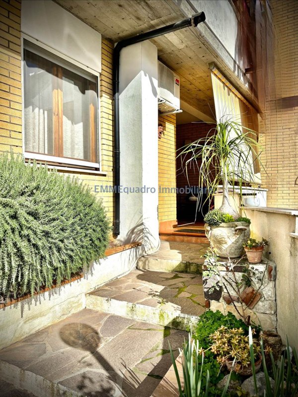 casa indipendente in vendita a Terracina in zona Hermada