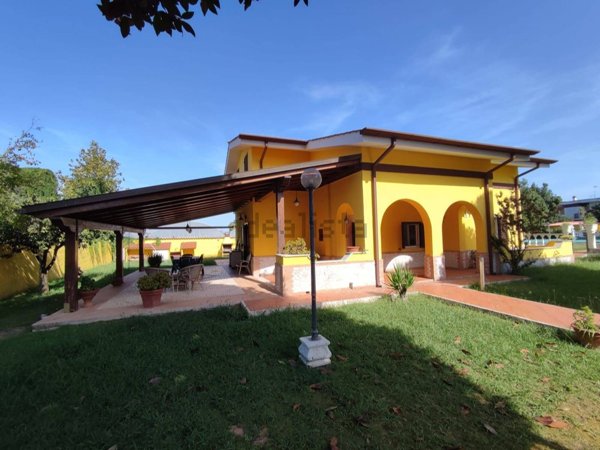 casa indipendente in vendita a Terracina
