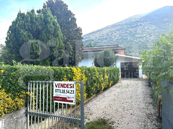 casa indipendente in vendita a Terracina