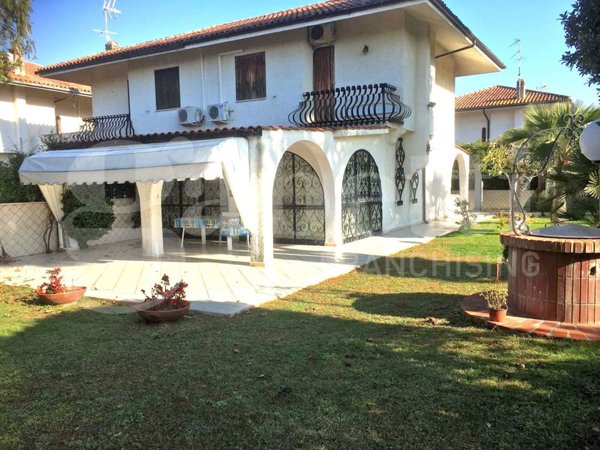 casa indipendente in vendita a Terracina