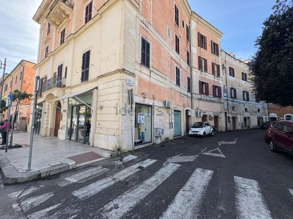 locale commerciale in vendita a Terracina