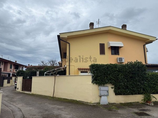 casa indipendente in vendita a Terracina in zona Hermada