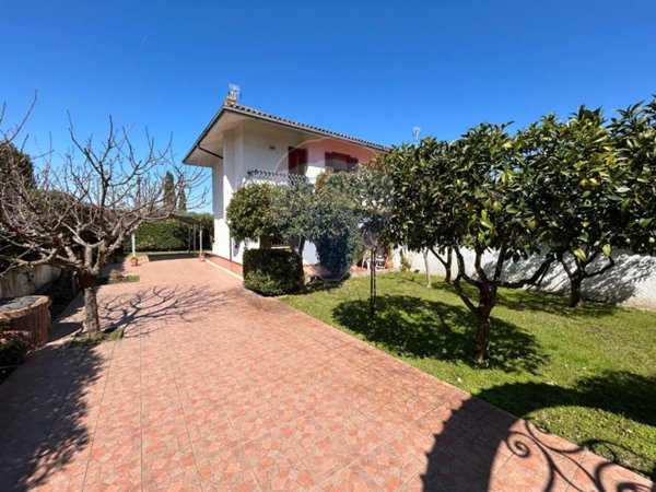 casa indipendente in vendita a Terracina
