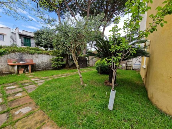 casa indipendente in vendita a Terracina
