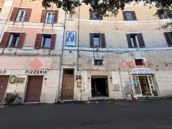 negozio in vendita a Terracina