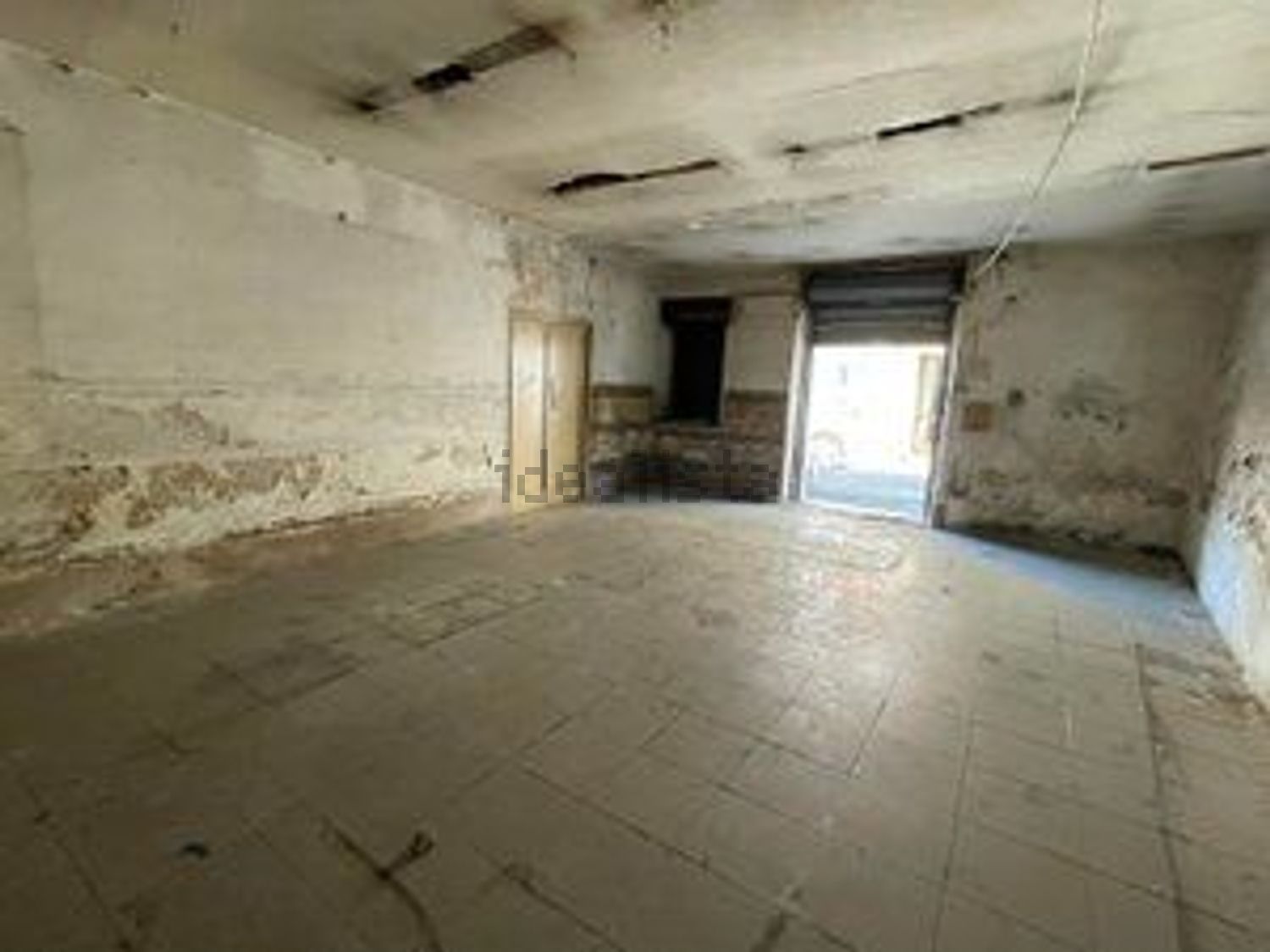 locale commerciale in vendita a Terracina