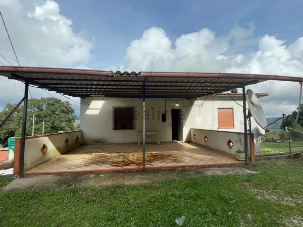 casa indipendente in vendita a Terracina