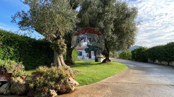 casa indipendente in vendita a Terracina in zona Hermada