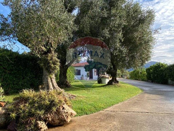 casa indipendente in vendita a Terracina in zona Hermada