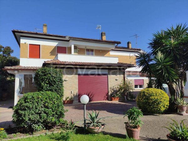 casa indipendente in vendita a Terracina