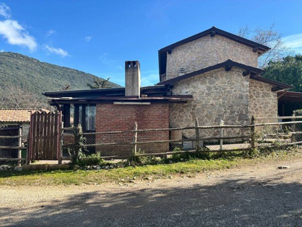 casa indipendente in vendita a Terracina in zona Casaletti