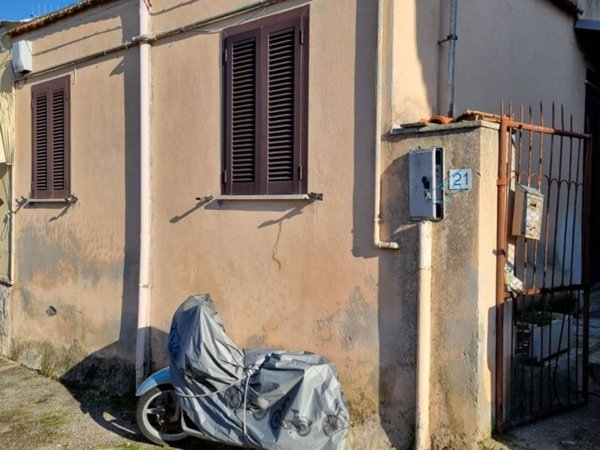 casa indipendente in vendita a Terracina