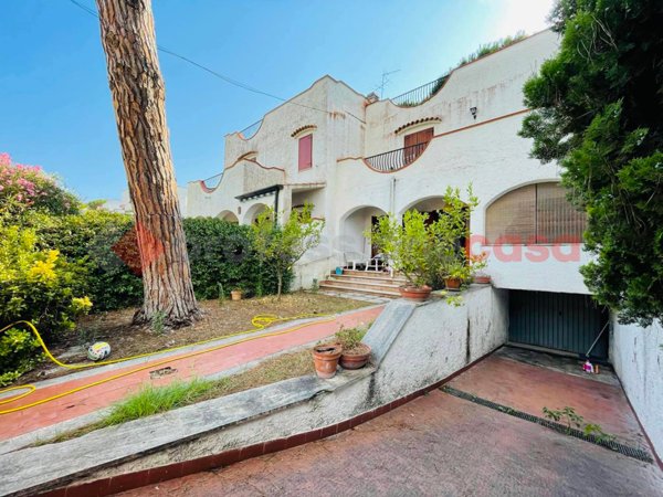 casa indipendente in vendita a Terracina