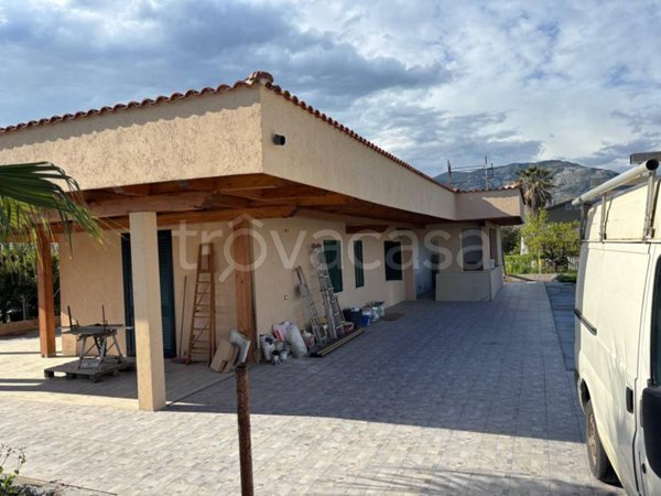 casa indipendente in vendita a Terracina