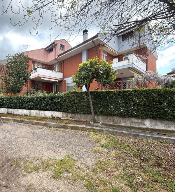 casa indipendente in vendita a Terracina in zona Hermada