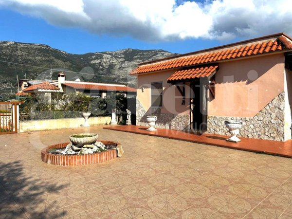 casa indipendente in vendita a Terracina