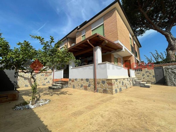 casa indipendente in vendita a Terracina