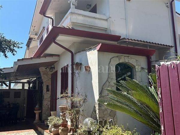 casa indipendente in vendita a Terracina in zona Hermada