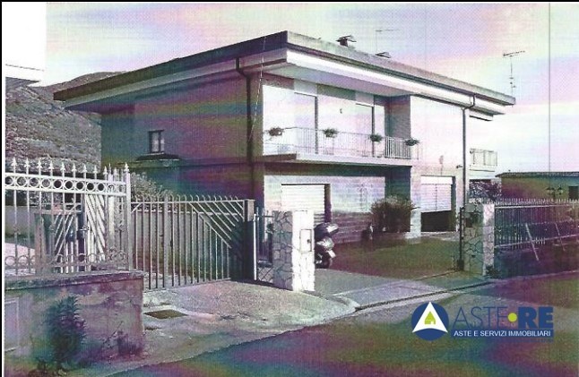 casa indipendente in vendita a Terracina