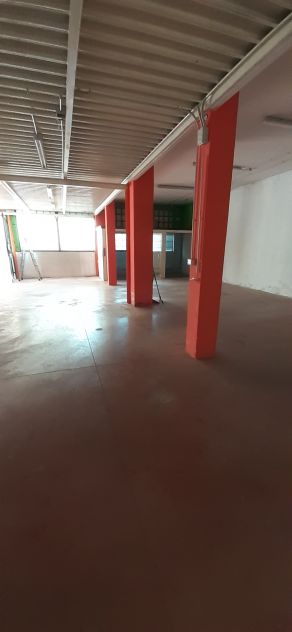 locale commerciale in vendita a Terracina