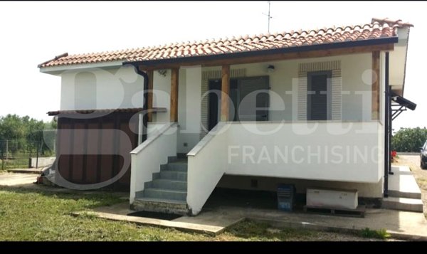 casa indipendente in vendita a Terracina