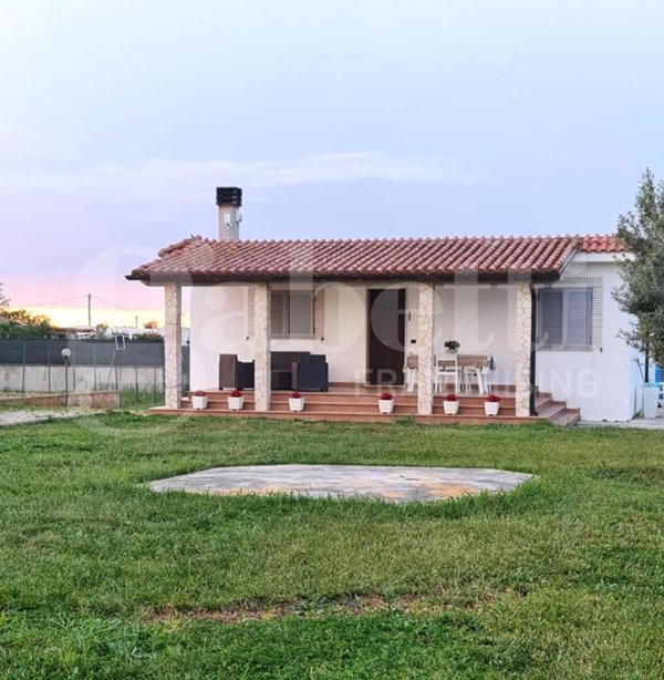 casa indipendente in vendita a Terracina