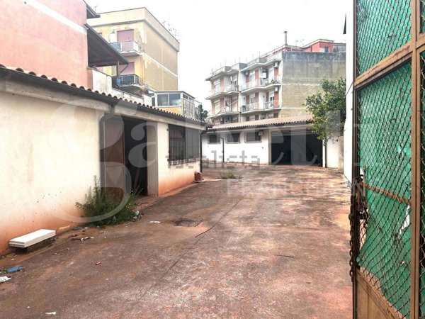 locale di sgombero in vendita a Terracina