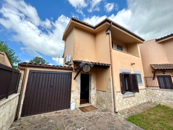 casa indipendente in vendita a Terracina in zona Hermada