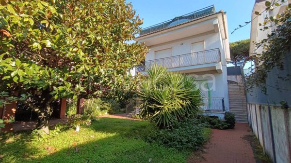 casa indipendente in vendita a Terracina