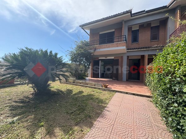 casa indipendente in vendita a Terracina