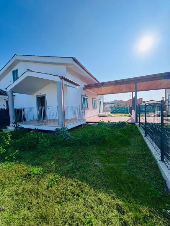 casa indipendente in vendita a Terracina