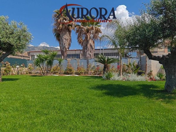 casa indipendente in vendita a Terracina