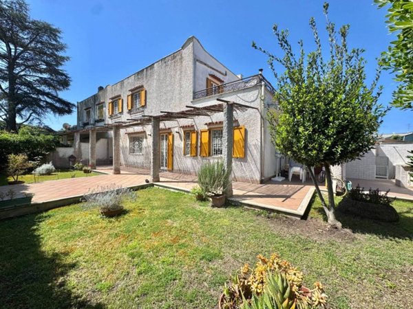 casa indipendente in vendita a Terracina