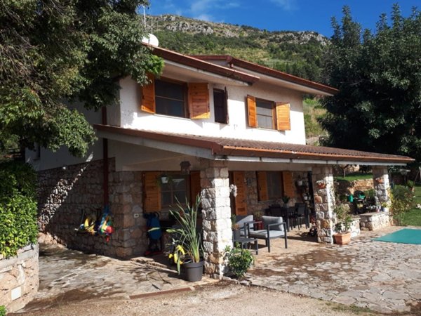 casa indipendente in vendita a Terracina