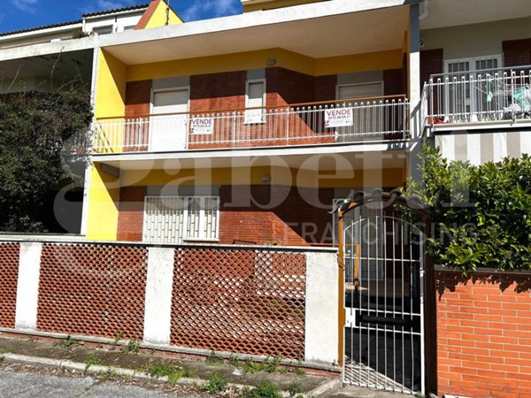 casa indipendente in vendita a Terracina
