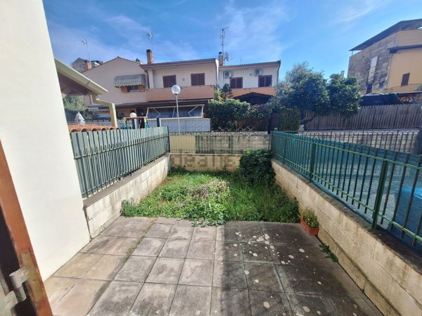 casa indipendente in vendita a Terracina