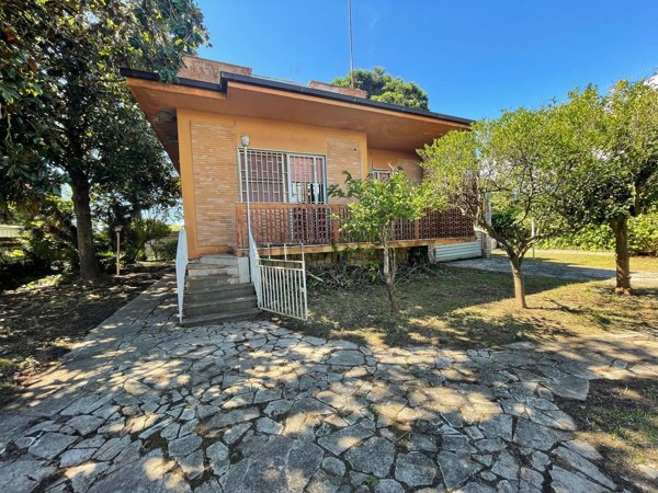 casa indipendente in vendita a Terracina