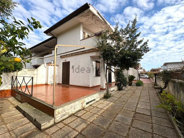 casa indipendente in vendita a Terracina in zona Hermada