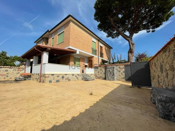 casa indipendente in vendita a Terracina