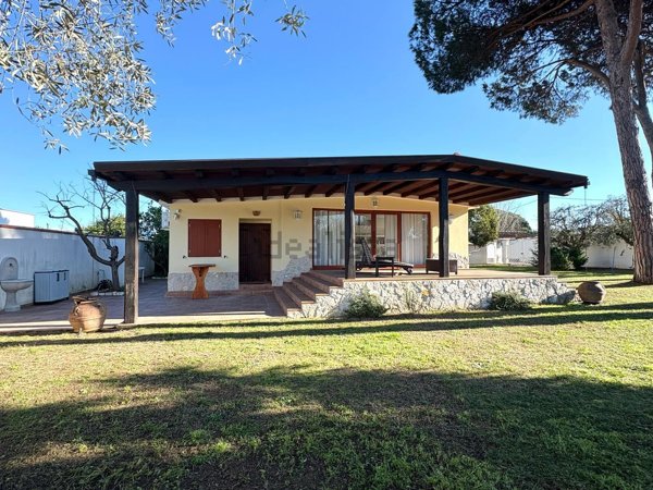 casa indipendente in vendita a Terracina