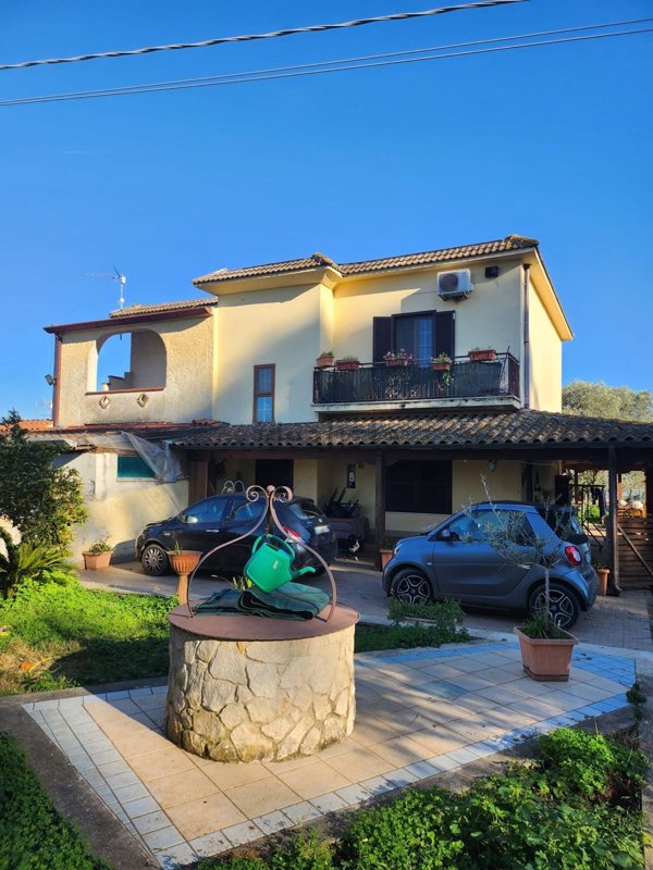 casa indipendente in vendita a Terracina