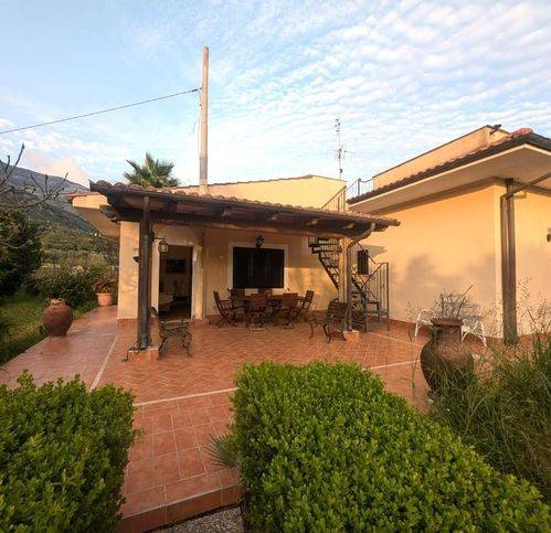 casa indipendente in vendita a Terracina in zona Casaletti