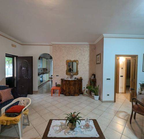 casa indipendente in vendita a Terracina in zona Casaletti