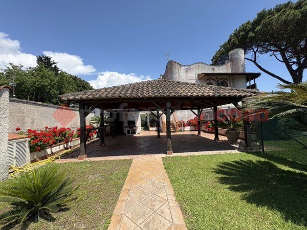 casa indipendente in vendita a Terracina