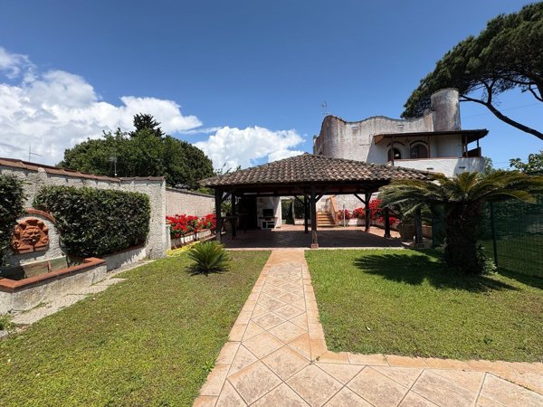 casa indipendente in vendita a Terracina